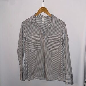 H&M BLACK AND WHITE STRIPES BUTTON DOWN